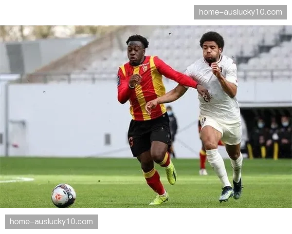 朗斯后防线伤病影响：同阵型对决中的战术应对策略